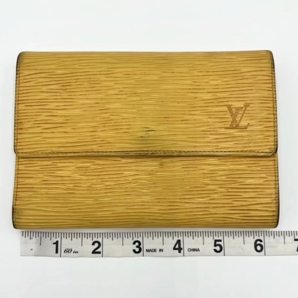 LOUIS VUITTON CLASSIC LV INTERNATIONAL WALLET